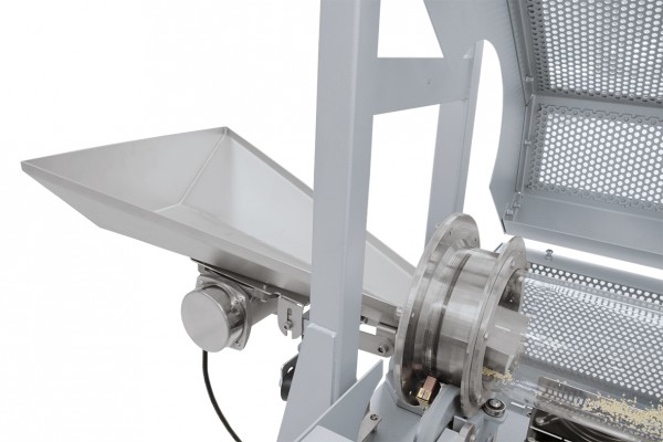 Vibrating channel on the rotary tube for convenient material feeding