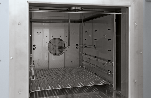 Interior with metal shelf, thermocouples and pressure monitoring